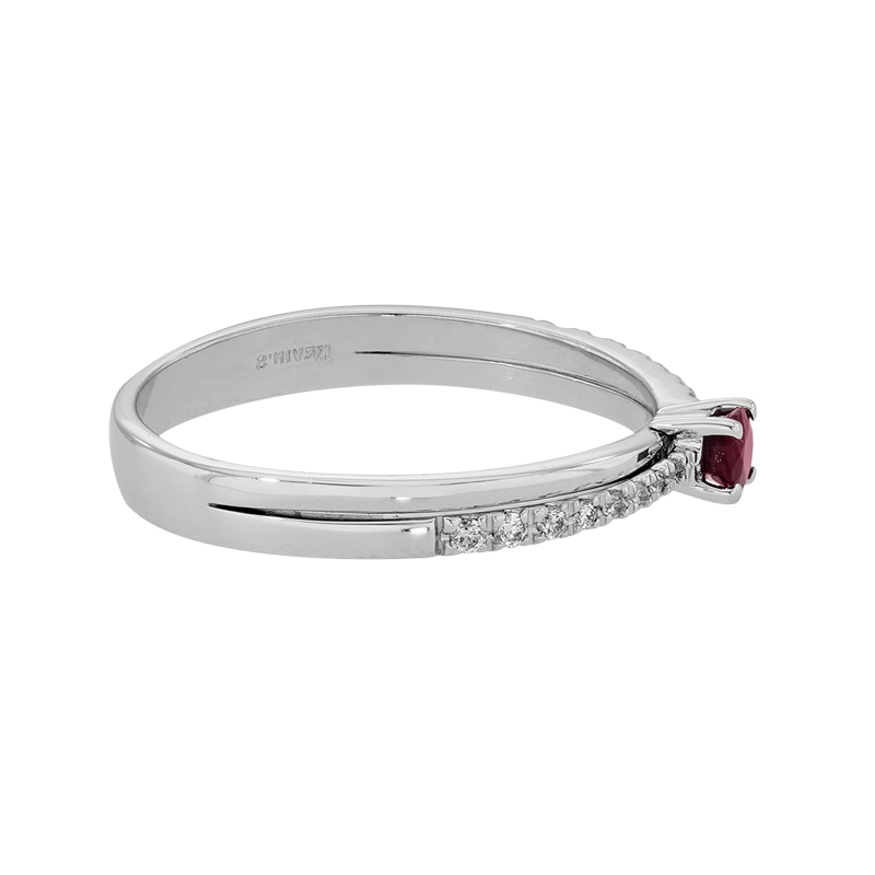 Anillo en oro blanco de 18 Kilates, con rubí central de 0.13 Ct y decoración en diamantes de 0.11 Ct