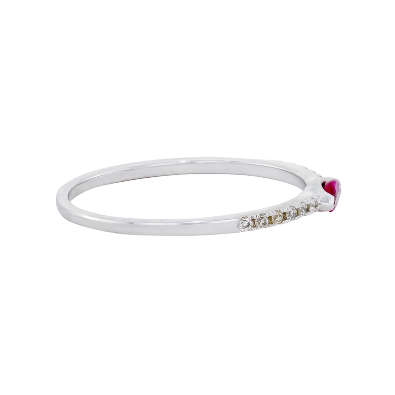 Anillo en oro blanco de 18 Kilates, con rubí central de 0.15 Ct y decoración en diamantes de 0.06 Ct