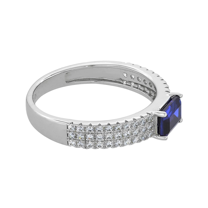 Anillo en plata Ley 925, con zircon col central y decoración en zircones, de la coleccion Sueños