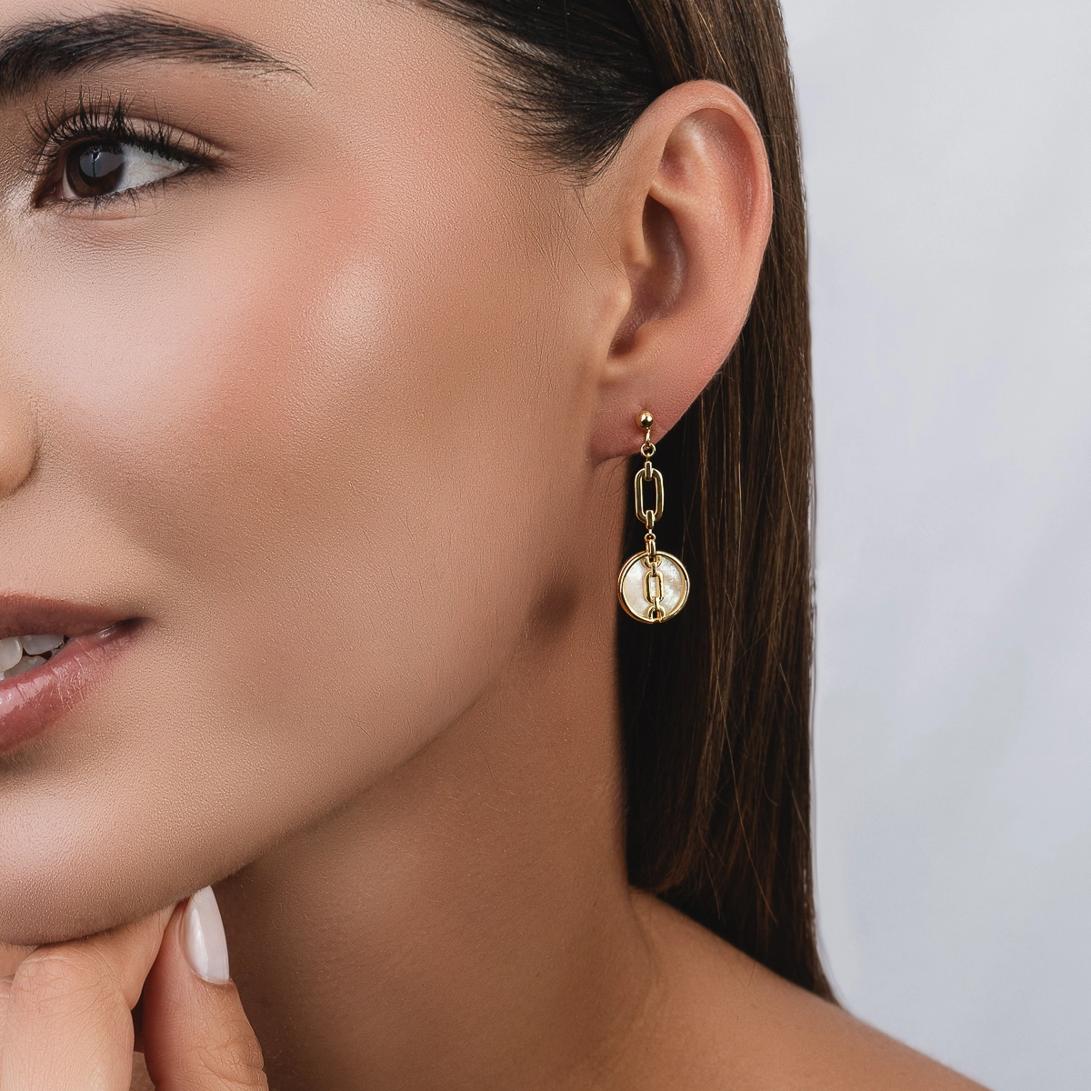 Aretes en oro amarillo de 18 Kilates, Figuras geométricas, con 2 nacar centrales
