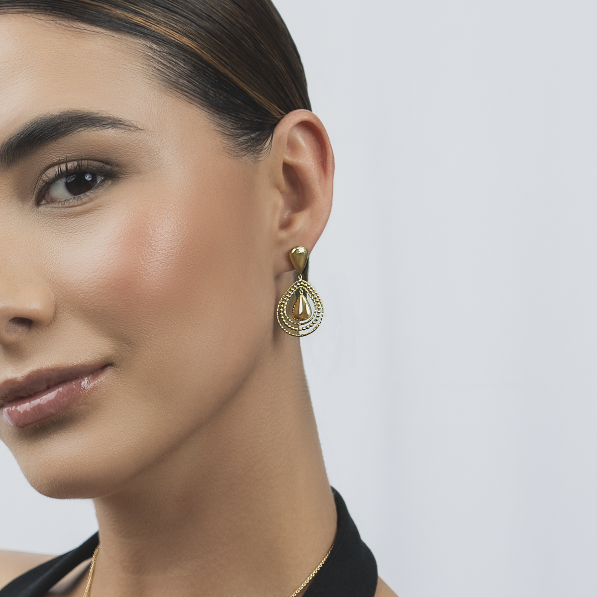 Aretes en oro amarillo de 18 Kilates con visos, Lágrima