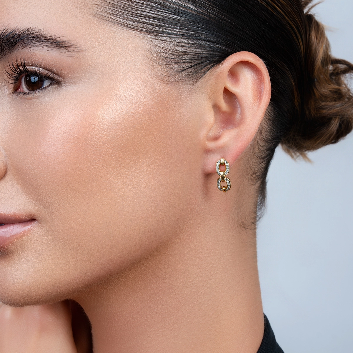 Aretes en oro amarillo de 18 Kilates, Figuras geométricas, con diamantes de 0.20 Ct