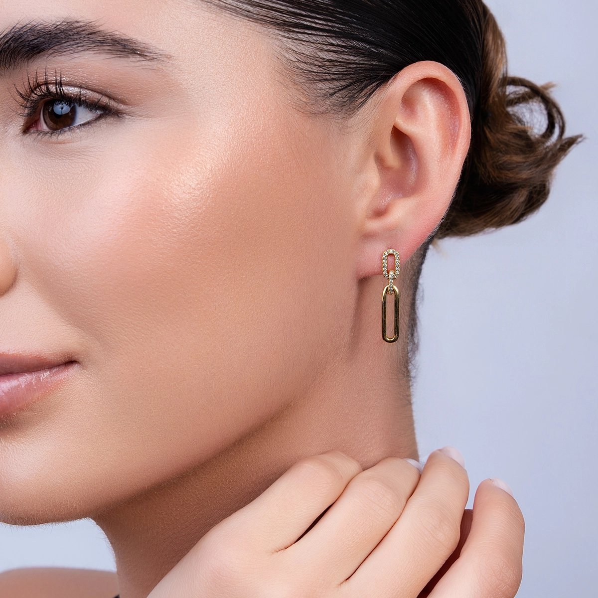 Aretes en oro amarillo de 18 Kilates, Figuras geométricas, con diamantes de 0.20 Ct