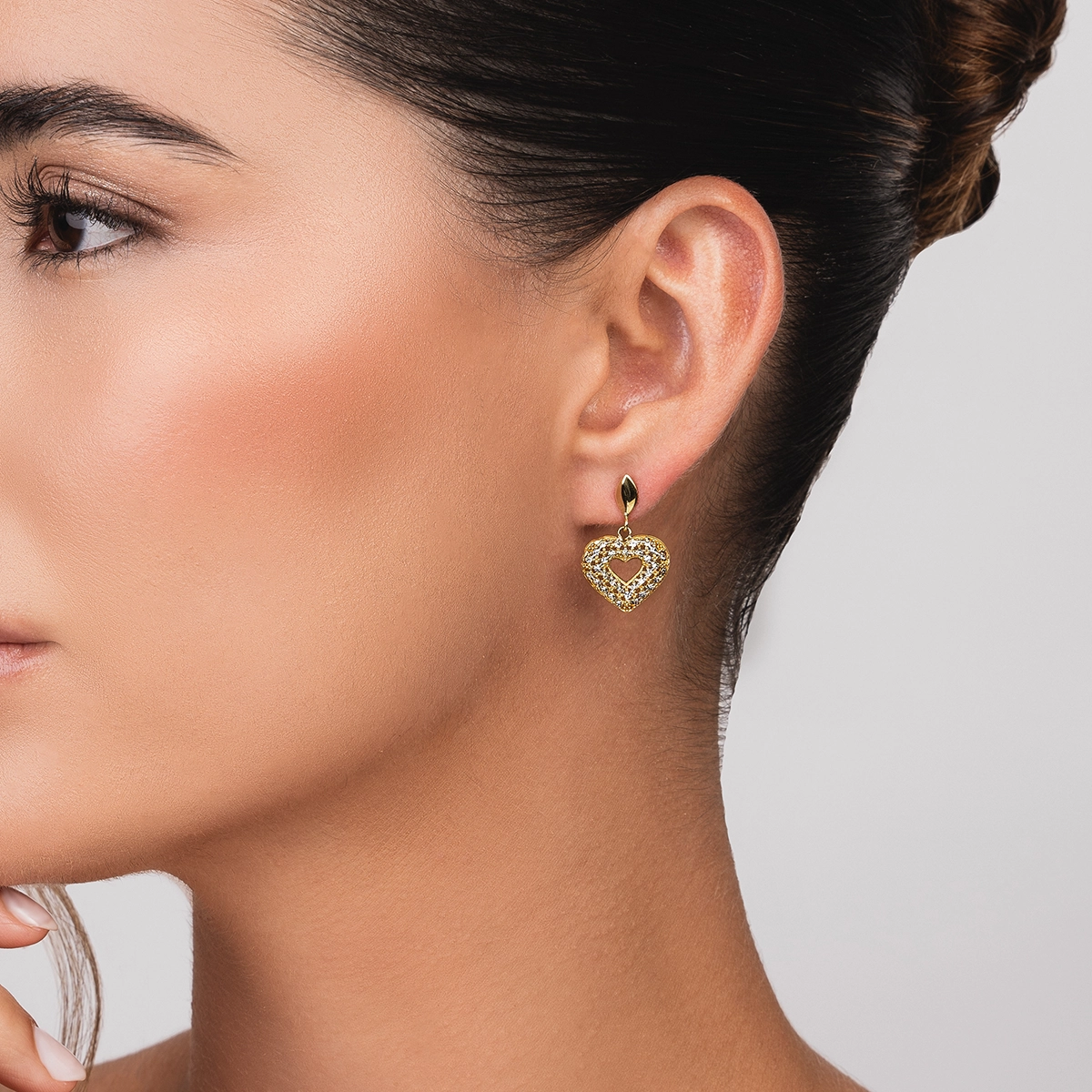 Aretes en oro amarillo de 18 Kilates con visos, Corazón