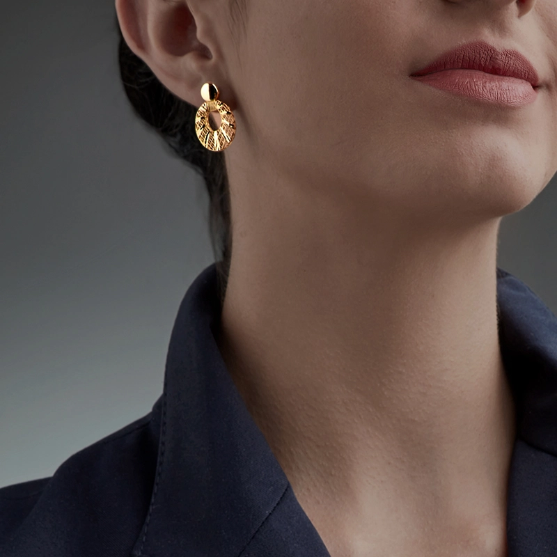 Aretes en oro amarillo de 18 Kilates con visos, Figuras geométricas