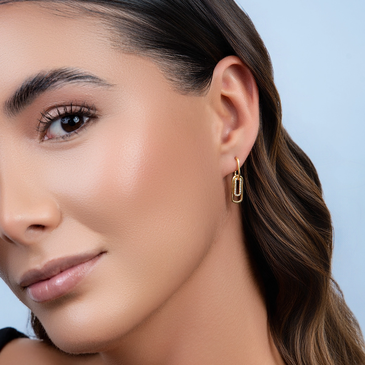 Aretes en oro amarillo de 18 Kilates, Figuras geométricas, con diamantes de 0.11 Ct