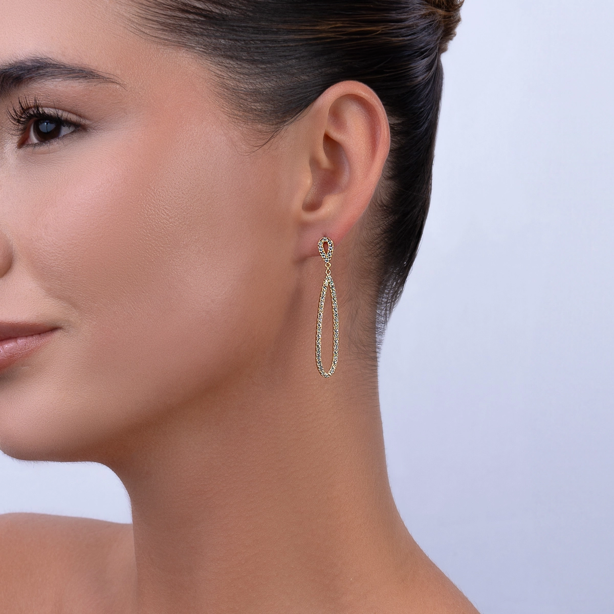 Aretes en oro amarillo de 18 Kilates con visos, Lágrima