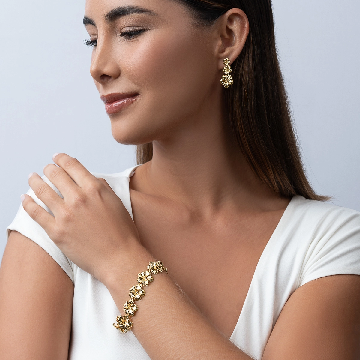 Aretes en oro amarillo de 18 Kilates con visos, Flores