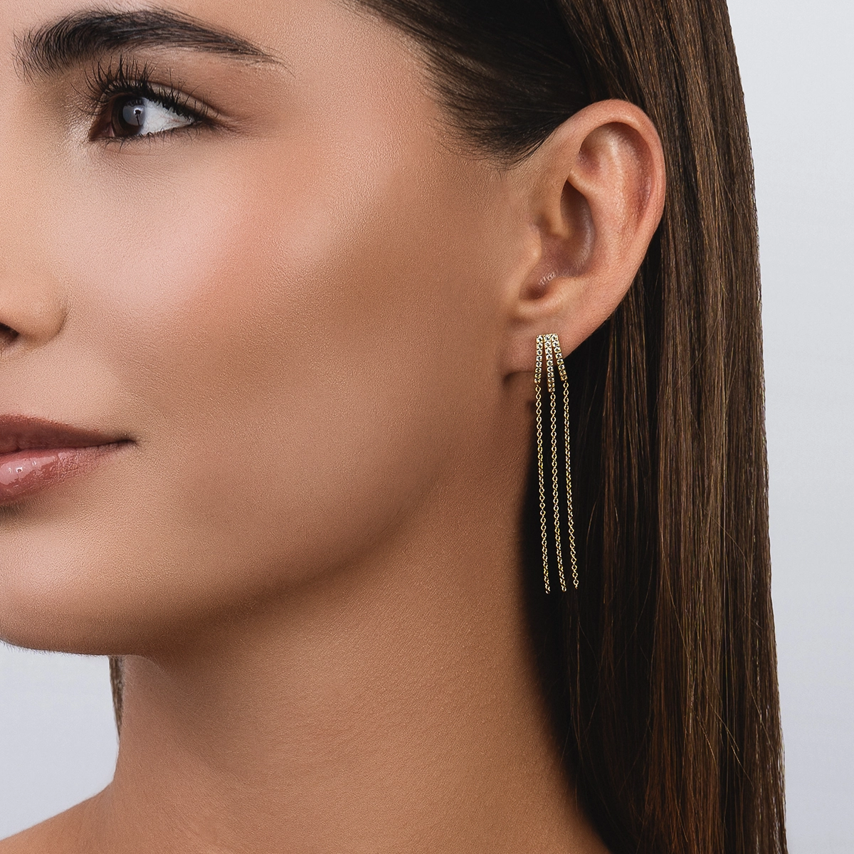 Aretes en oro amarillo de 18 Kilates, Tiras, con zircones