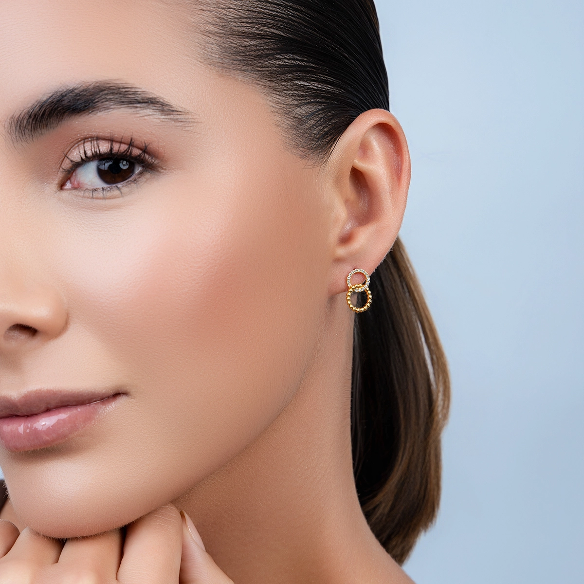 Aretes en oro amarillo de 18 Kilates, Figuras geométricas, con diamantes de 0.16 Ct