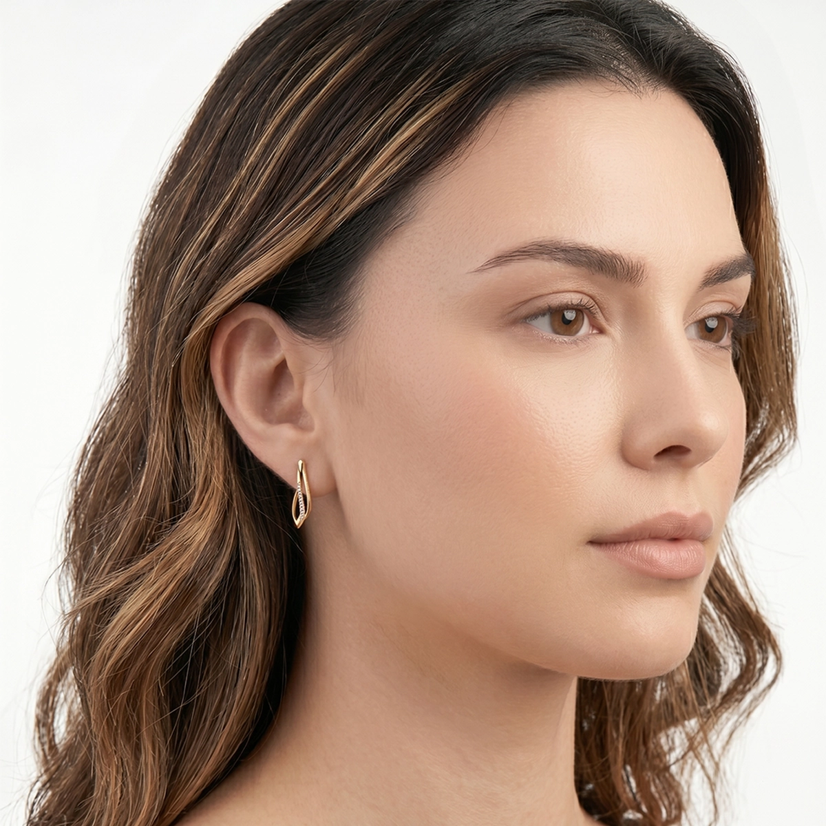 Aretes en oro amarillo de 18 Kilates, Franjas, con diamantes de 0.08 Ct