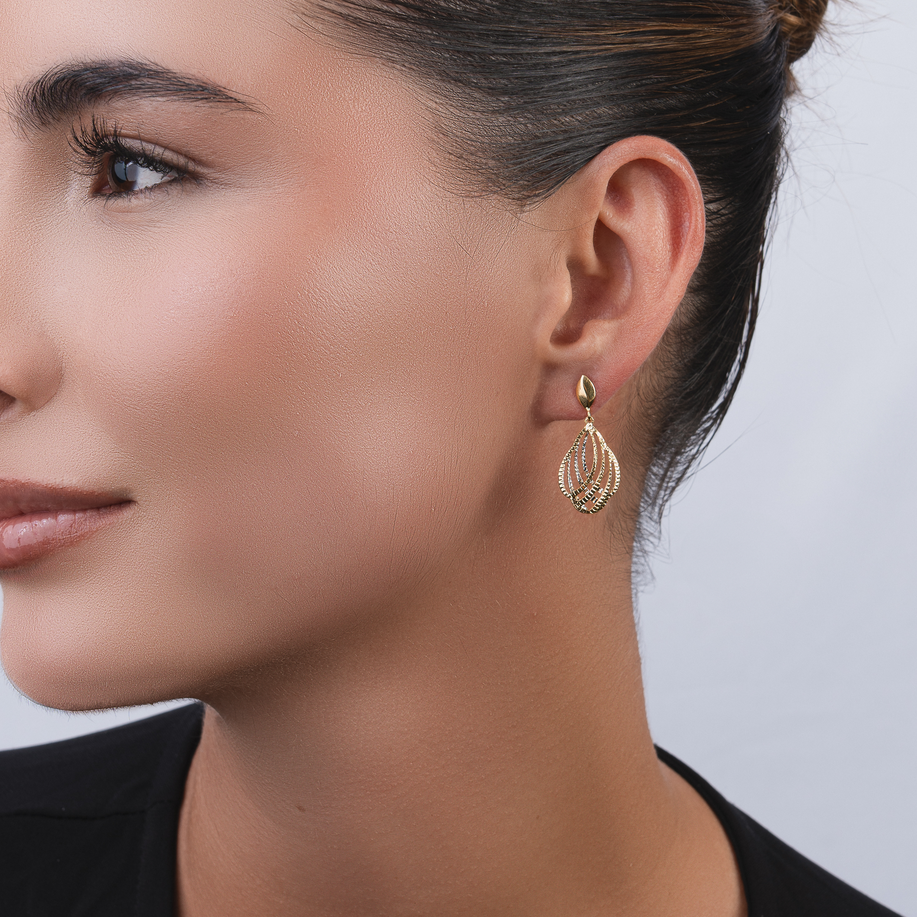 Aretes en oro amarillo de 18 Kilates con visos, Franjas