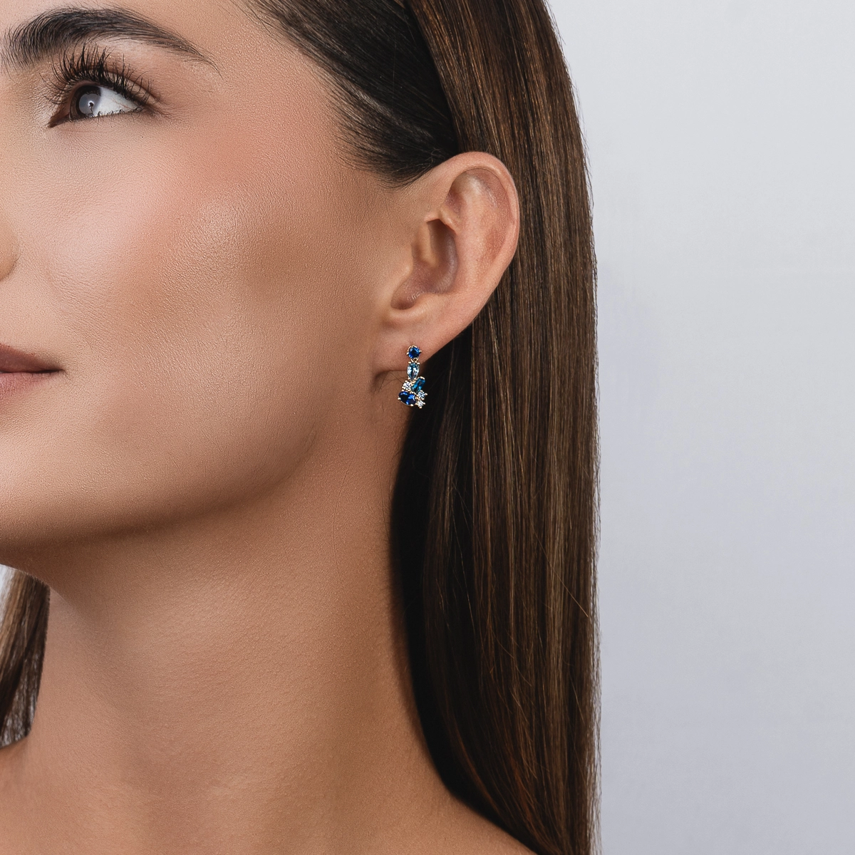 Aretes en oro amarillo de 18 Kilates, Uñas+decoración, con zircones
