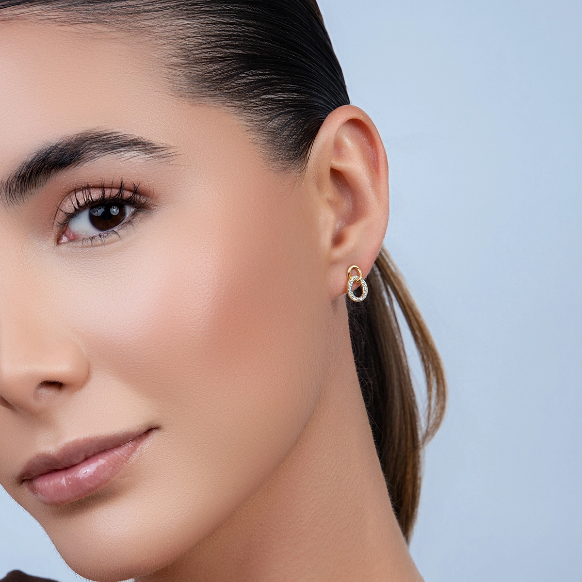 Aretes en oro amarillo de 18 Kilates, Figuras geométricas, con diamantes de 0.10 Ct