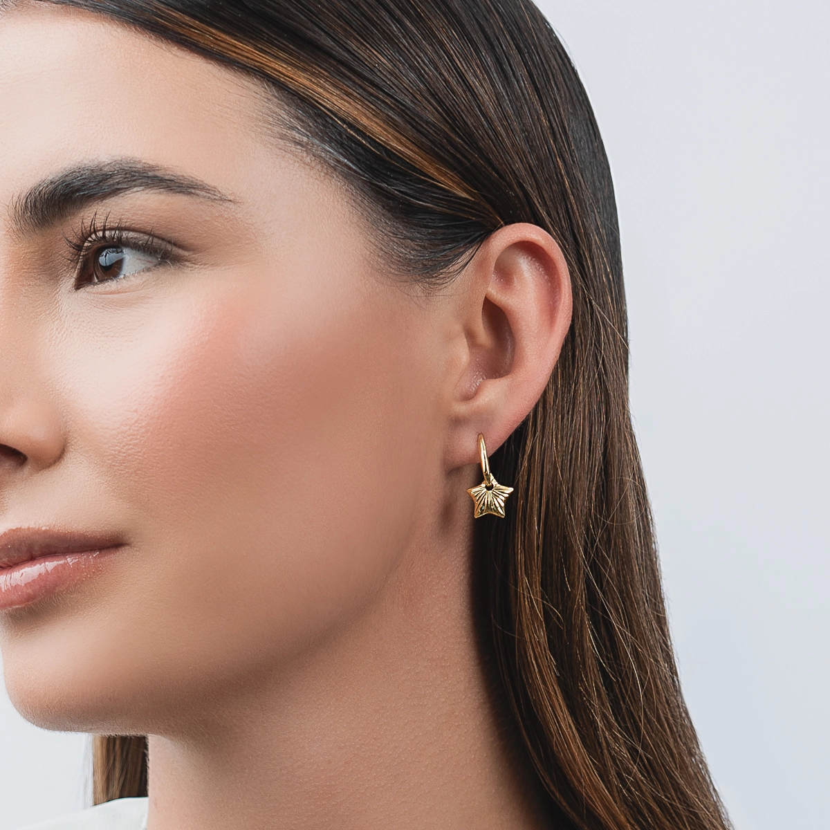 Aretes en oro amarillo de 18 Kilates con visos, Estrella