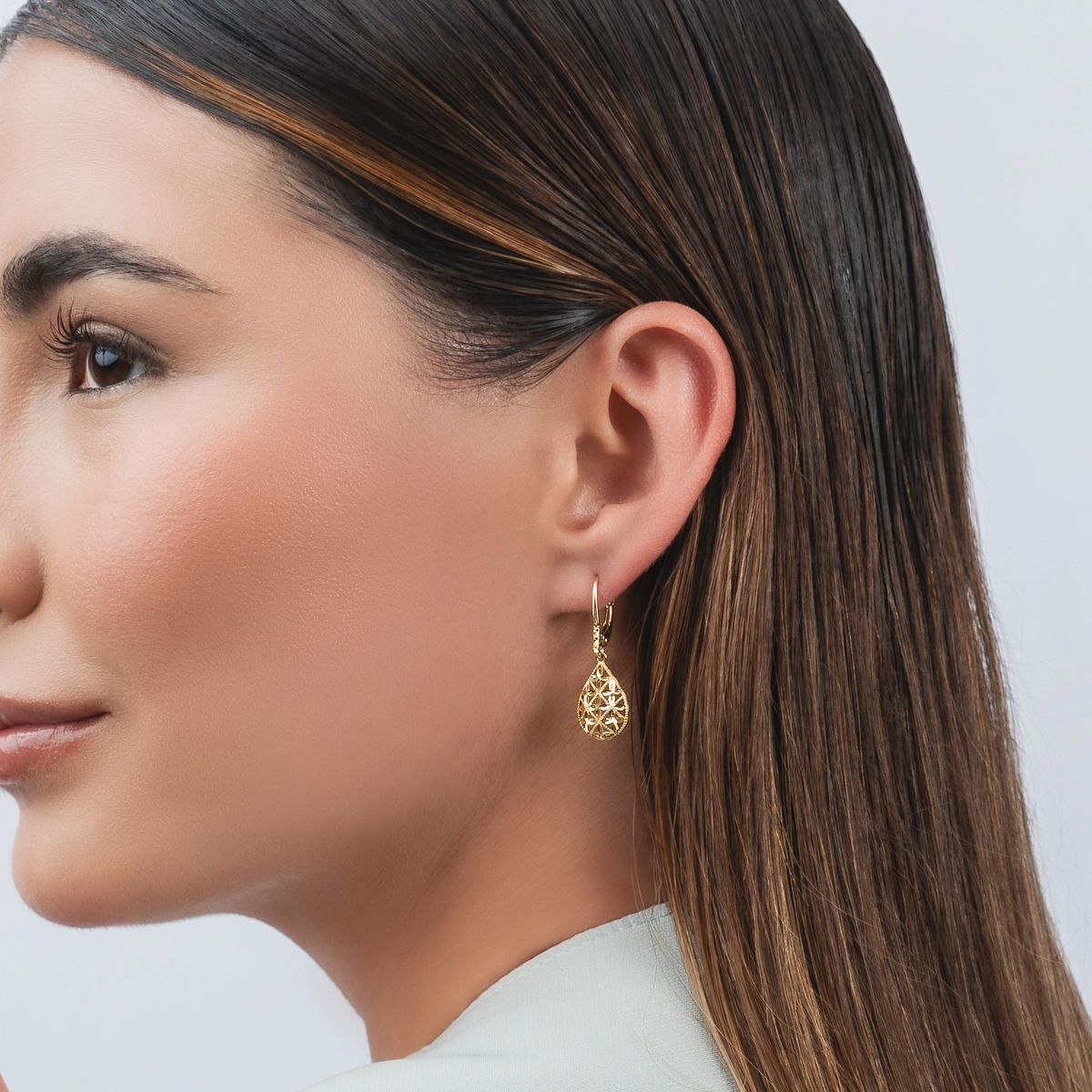 Aretes en oro amarillo de 18 Kilates con visos, Lágrima