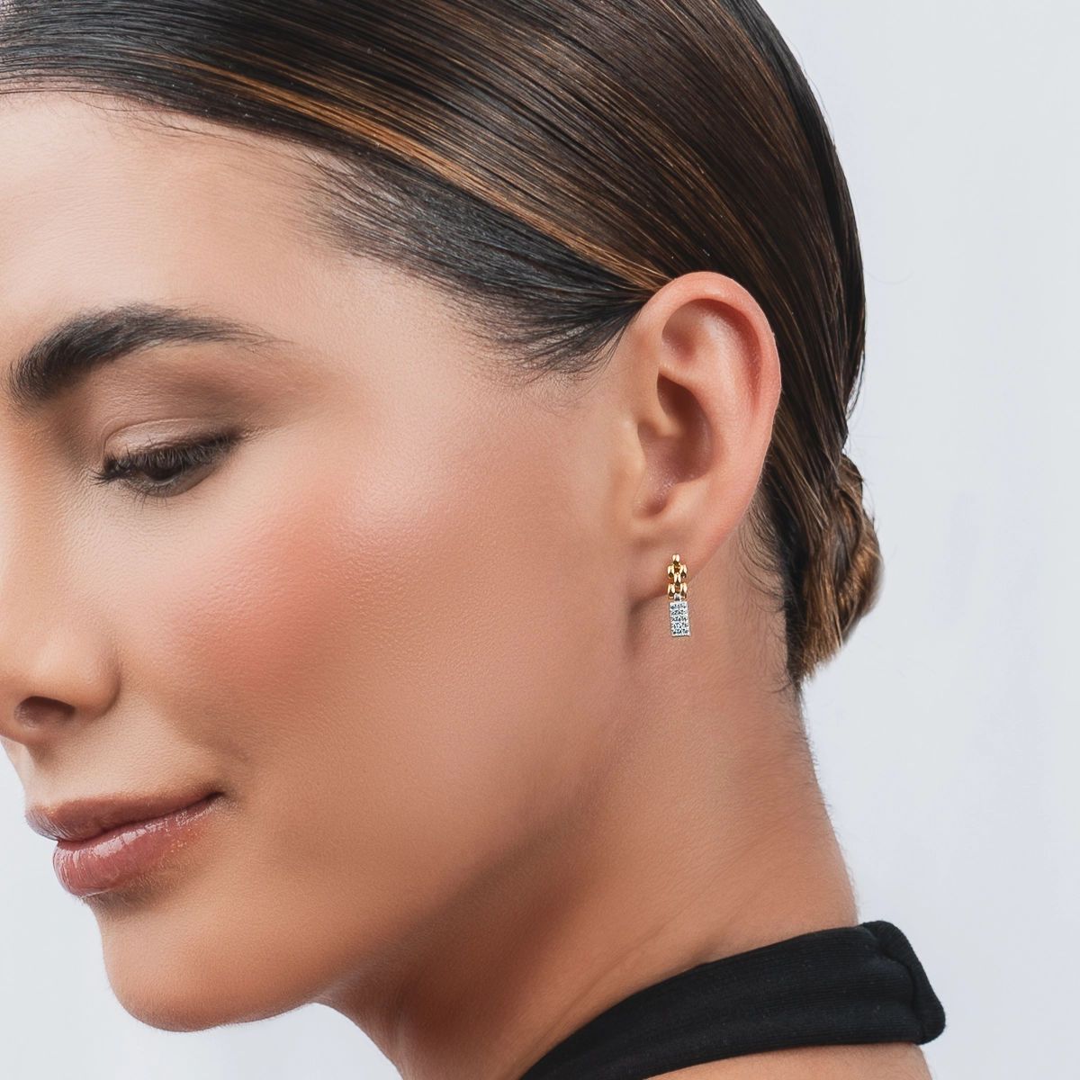 Aretes en oro amarillo de 18 Kilates, Barras, con zircones