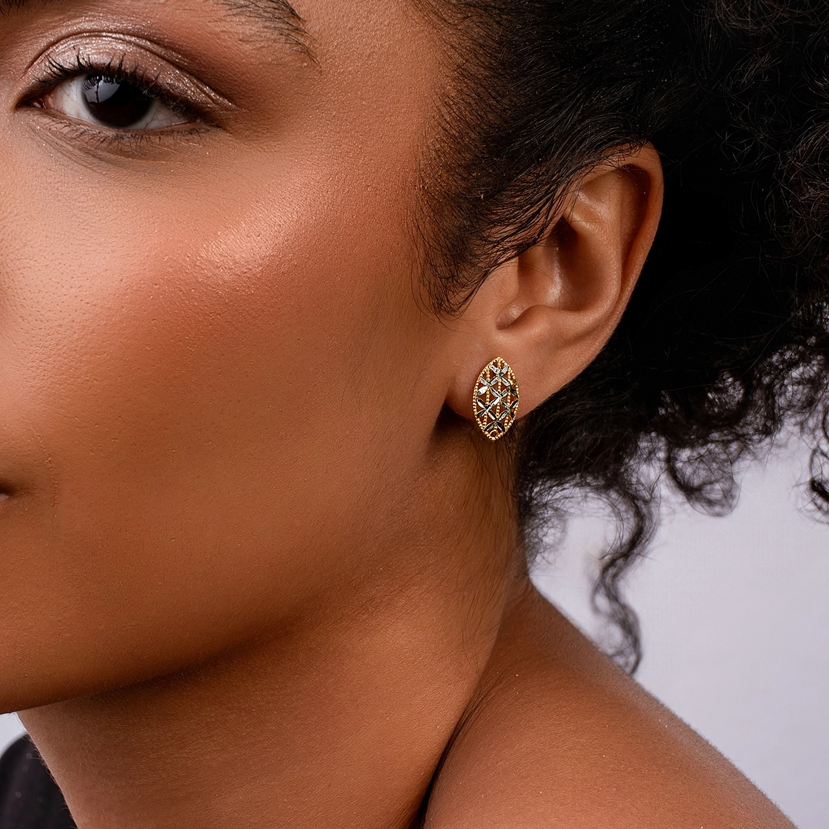 Aretes en oro amarillo de 18 Kilates con visos, Hoja