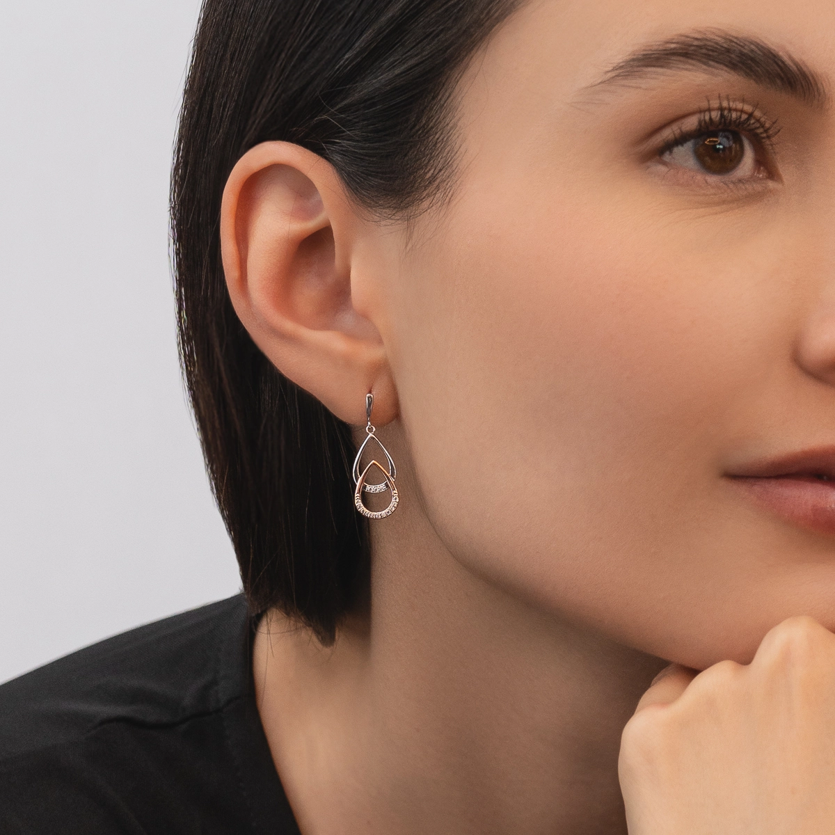 Aretes en plata Ley 925, Lágrima, con cristales, de la coleccion Sueños