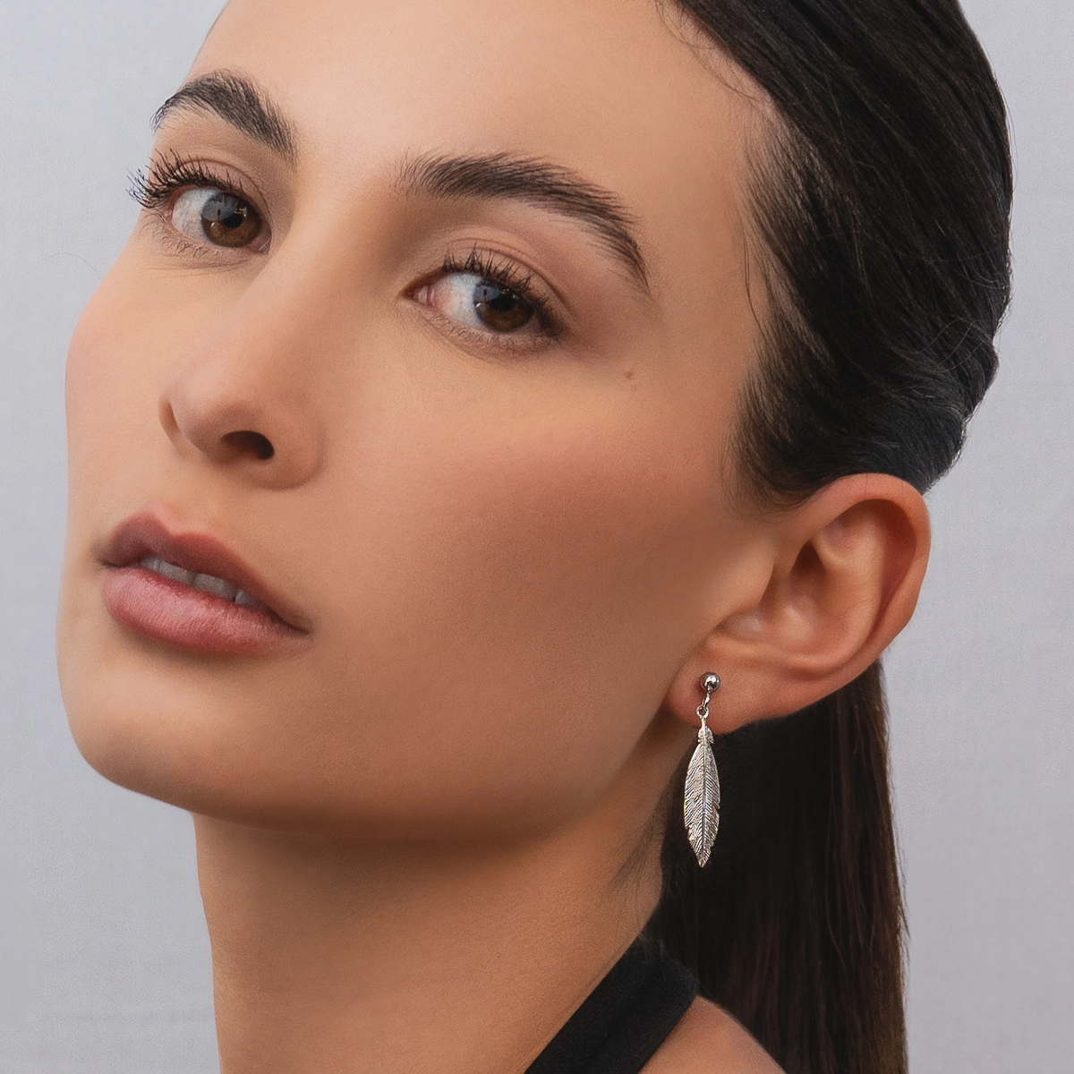 Aretes en plata Ley 925 con visos, Pluma, de la coleccion Sueños