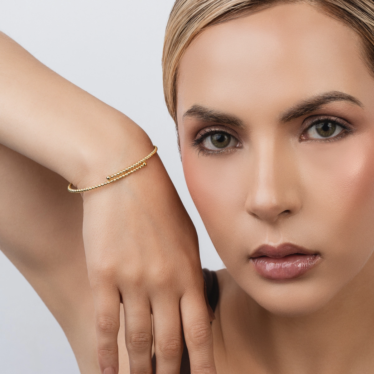 Aro en oro amarillo de 18 Kilates con visos, Pallinato, 2 mm. de ancho