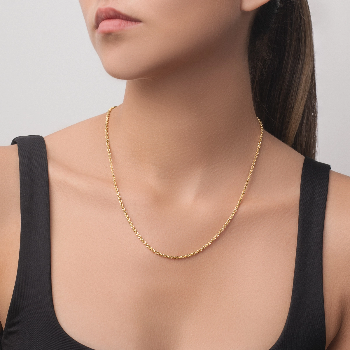Cadena en oro amarillo de 18 Kilates con visos, Singapur, 50 cm. de largo, 2.50 mm. de ancho
