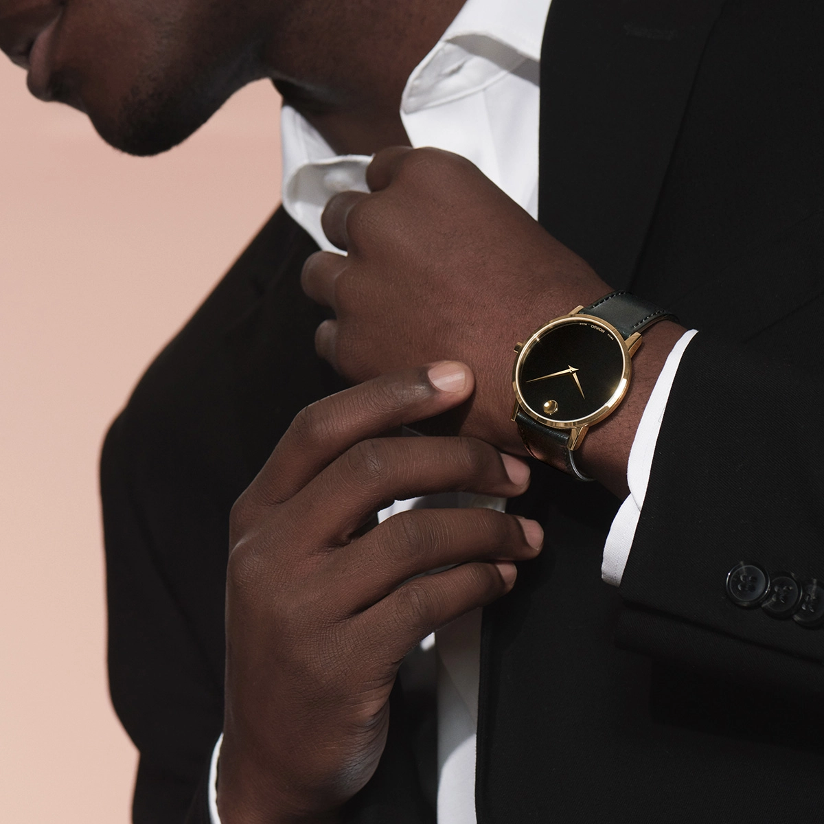 Reloj Movado análogo, para Hombre, tablero redondo colores negro y dorado, estilo sin números, pulso cuero color negro