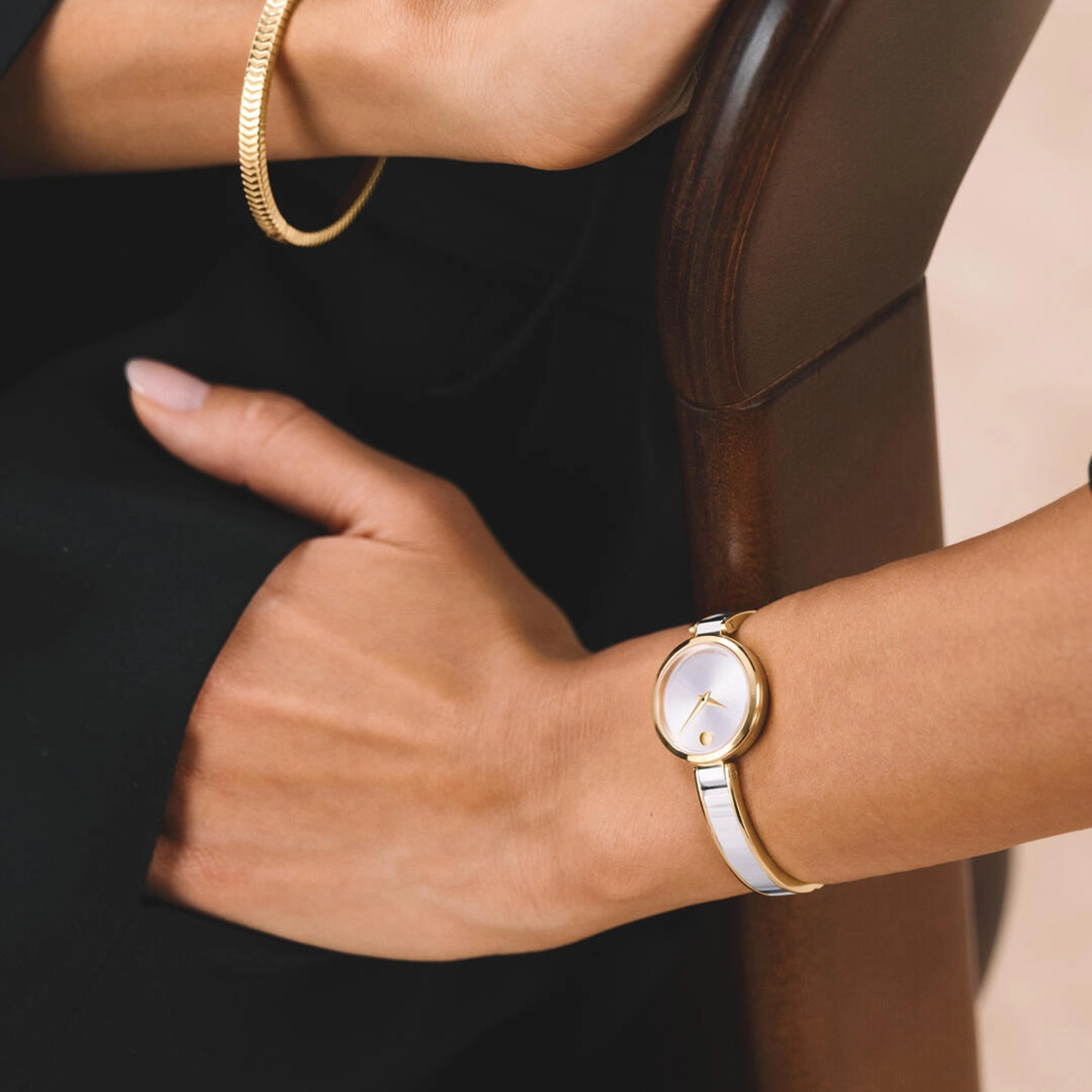 Reloj Movado análogo, para Dama, tablero redondo colores plateado y dorado, estilo sin números, pulso acero colores plateado y dorado