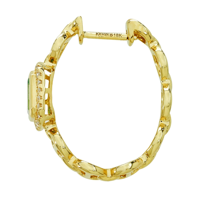 Candongas en oro amarillo de 18 Kilates, con 2 granates centrales y decoración en diamantes de 0.15 Ct, 3.50 mm. de ancho