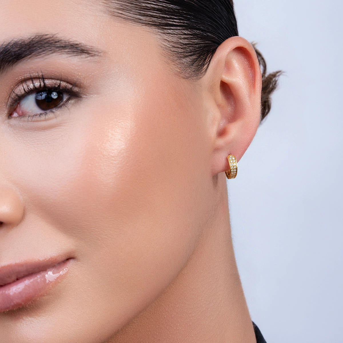 Candongas en oro amarillo de 18 Kilates, Degrade, con diamantes de 0.16 Ct, 2 mm. de ancho