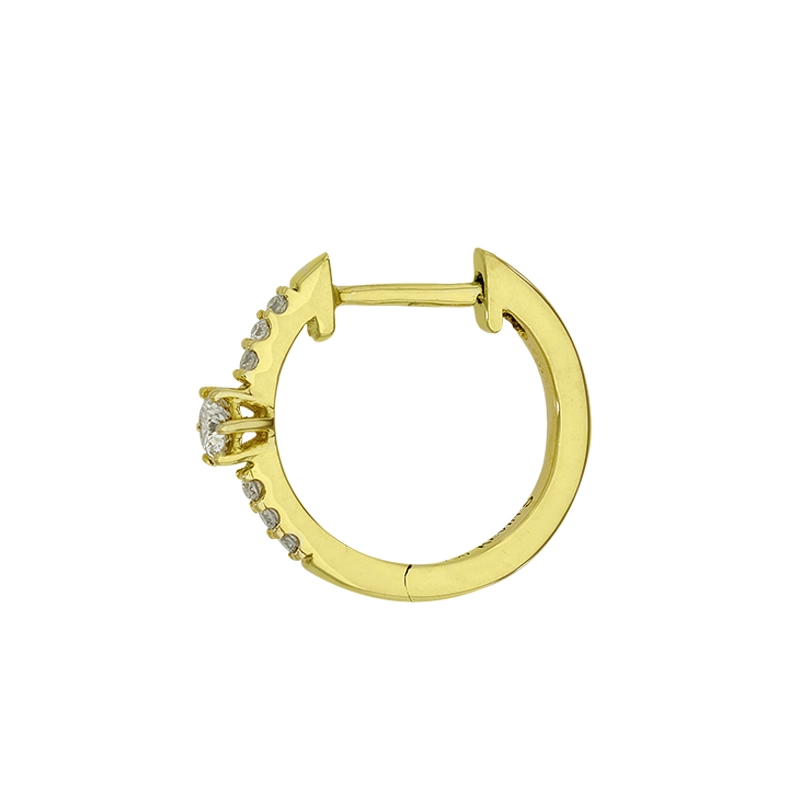 Candongas en oro amarillo de 18 Kilates, Plana, con 2 diamantes centrales de 0.16 Ct y decoración en diamantes de 0.06 Ct, 1.5 mm. de ancho