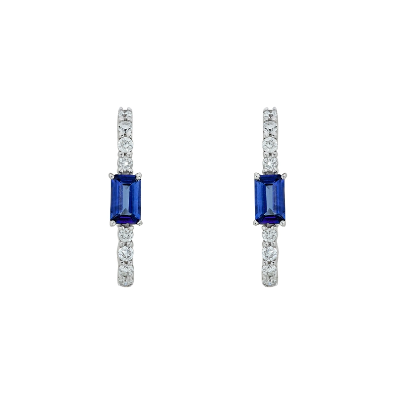 Candongas en oro blanco de 18 Kilates, Plana, con 2 zafiros centrales de 0.67 Ct y decoración en diamantes de 0.29 Ct, 1.50 mm. de ancho