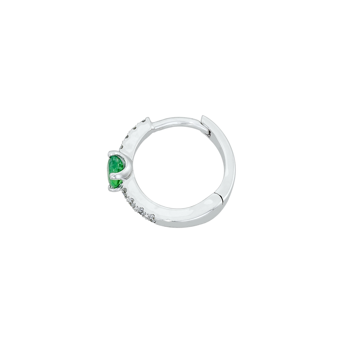 Candongas en oro blanco de 18 Kilates, Plana, con 2 esmeraldas centrales de 0.20 Ct y decoración en diamantes de 0.06 Ct, 1 mm. de ancho