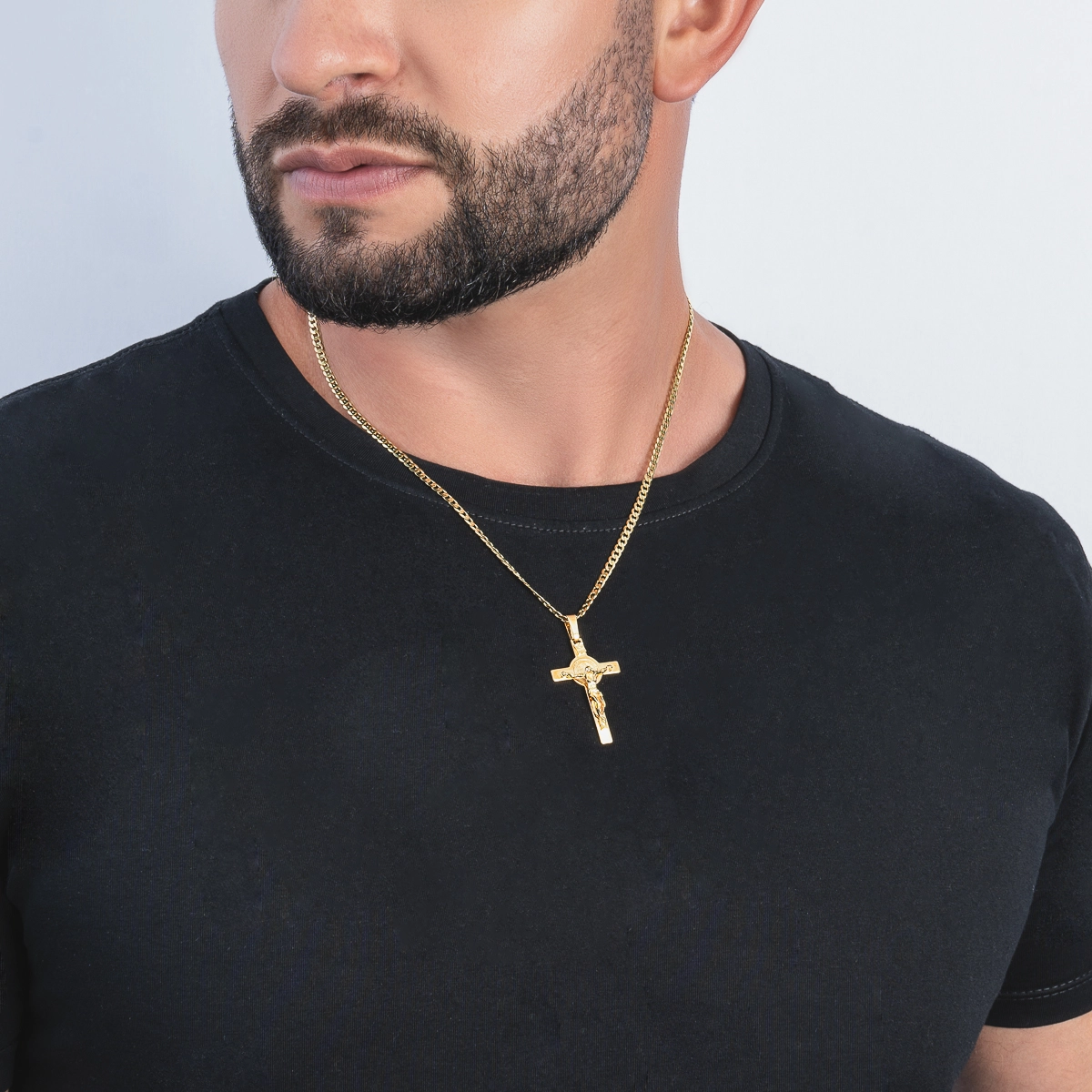 Cristo en oro amarillo de 18 Kilates satinado