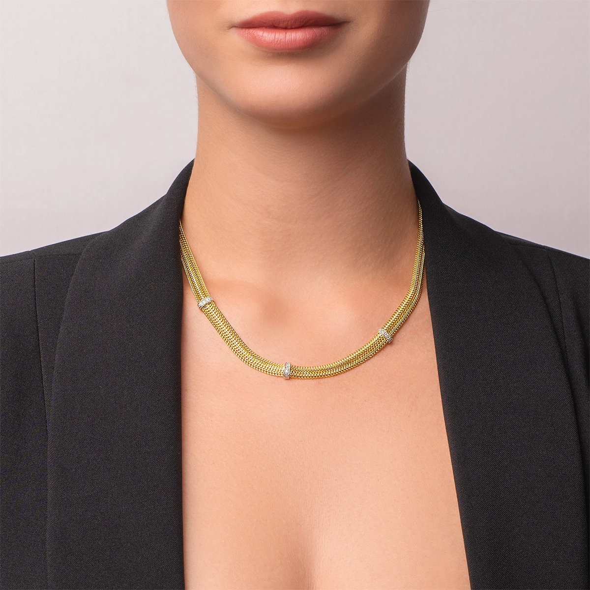 Gargantilla en oro amarillo de 18 Kilates, Barra, con zircones, 45 cm. de largo, 6.50 mm. de ancho
