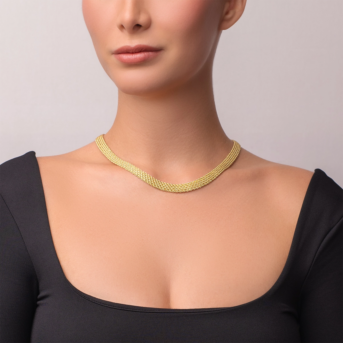 Gargantilla en oro amarillo de 18 Kilates, Tiras, 43 cm. de largo, 2.50 mm. de ancho