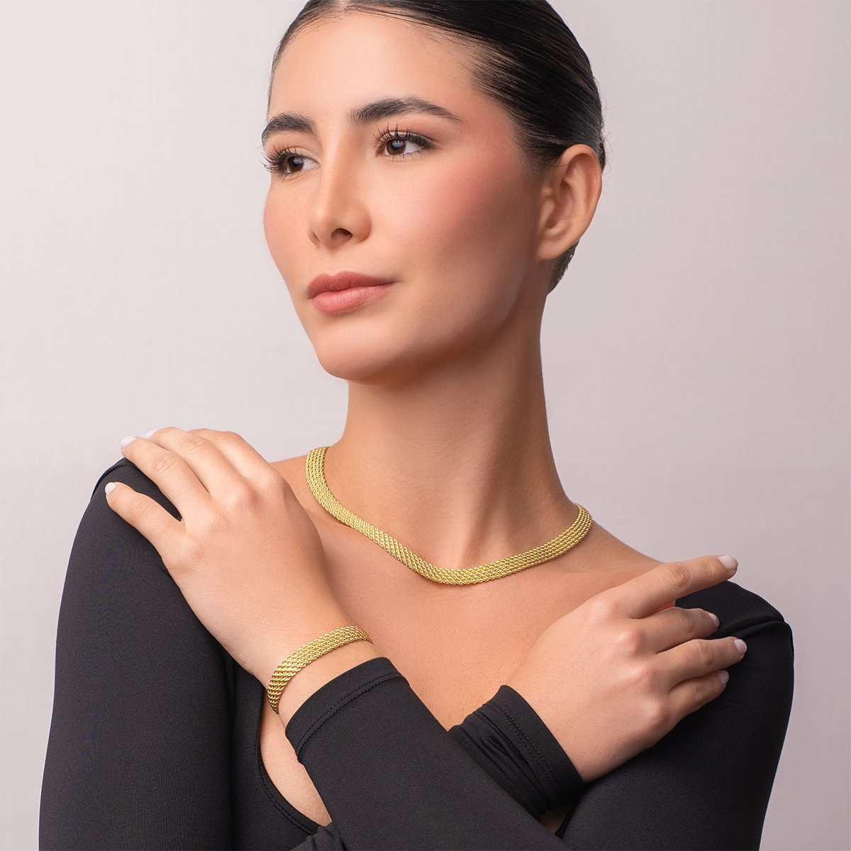 Gargantilla en oro amarillo de 18 Kilates, Tiras, 43 cm. de largo, 2.50 mm. de ancho