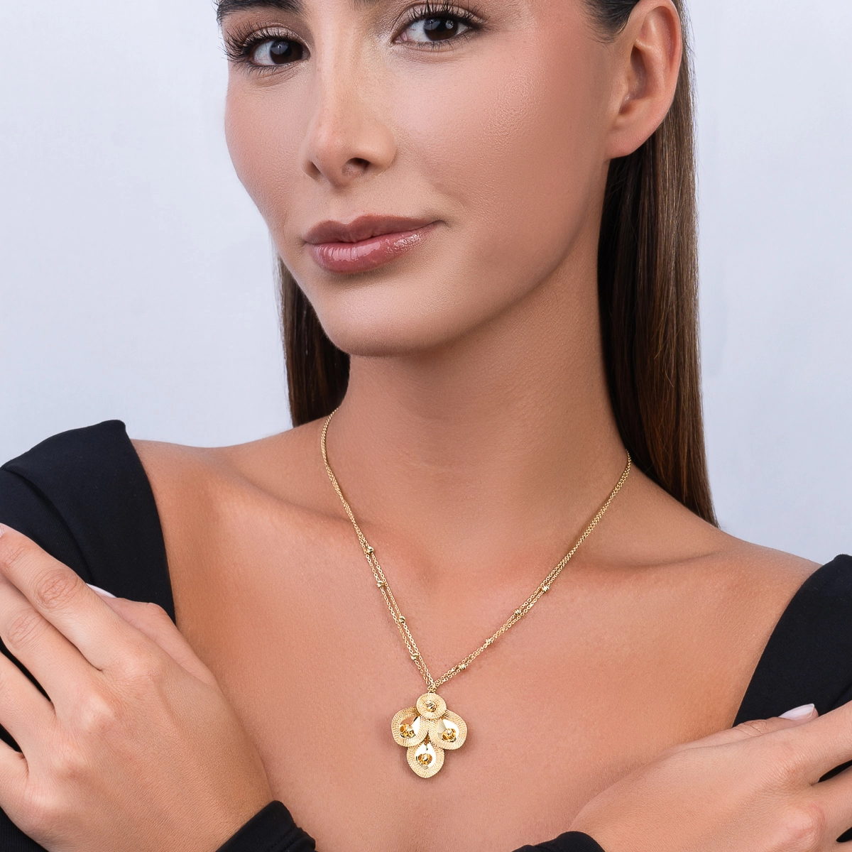 Gargantilla en oro amarillo de 18 Kilates con visos, Flores, 40 cm. de largo, 1 mm. de ancho