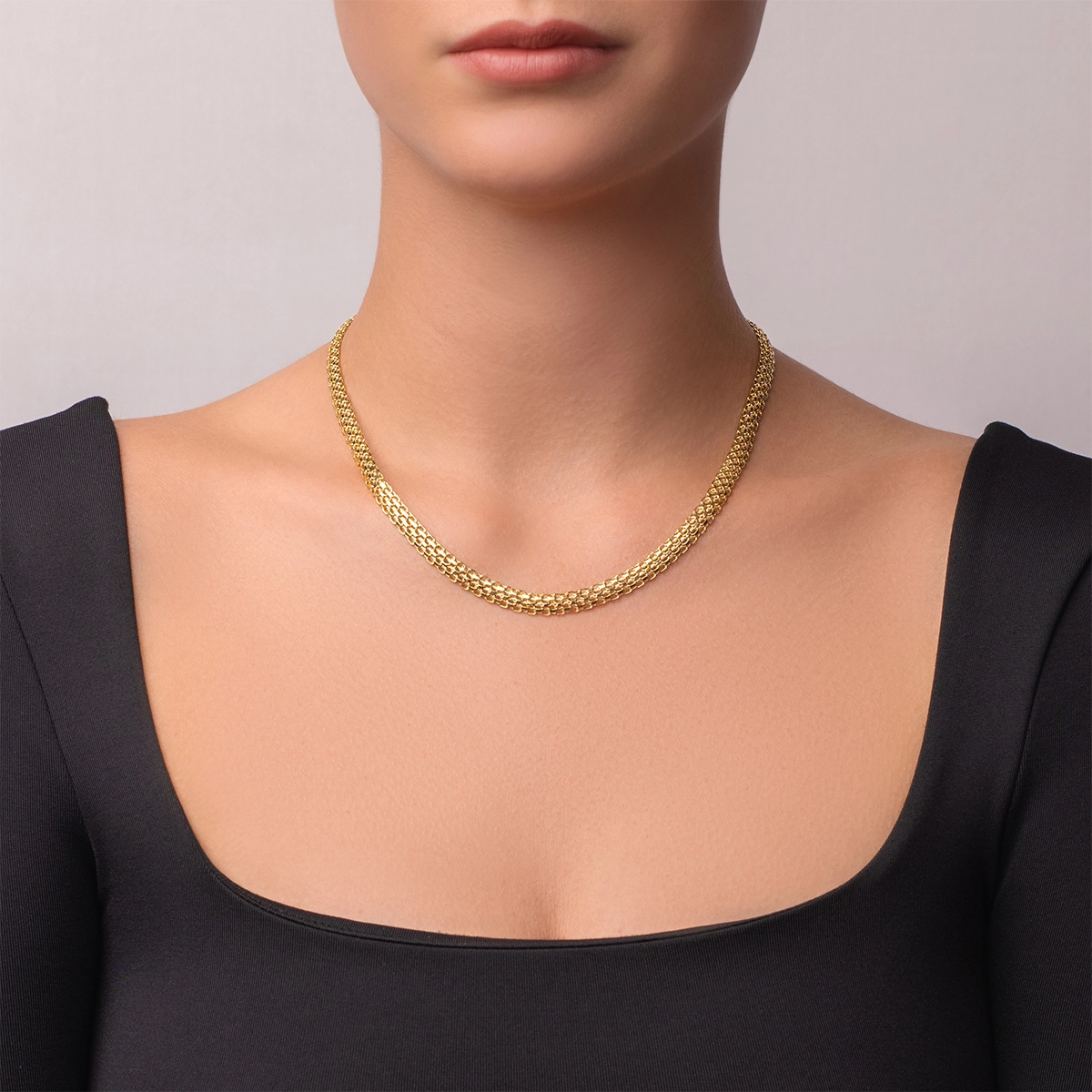 Gargantilla en oro amarillo de 18 Kilates satinado, 45 cm. de largo, 6 mm. de ancho
