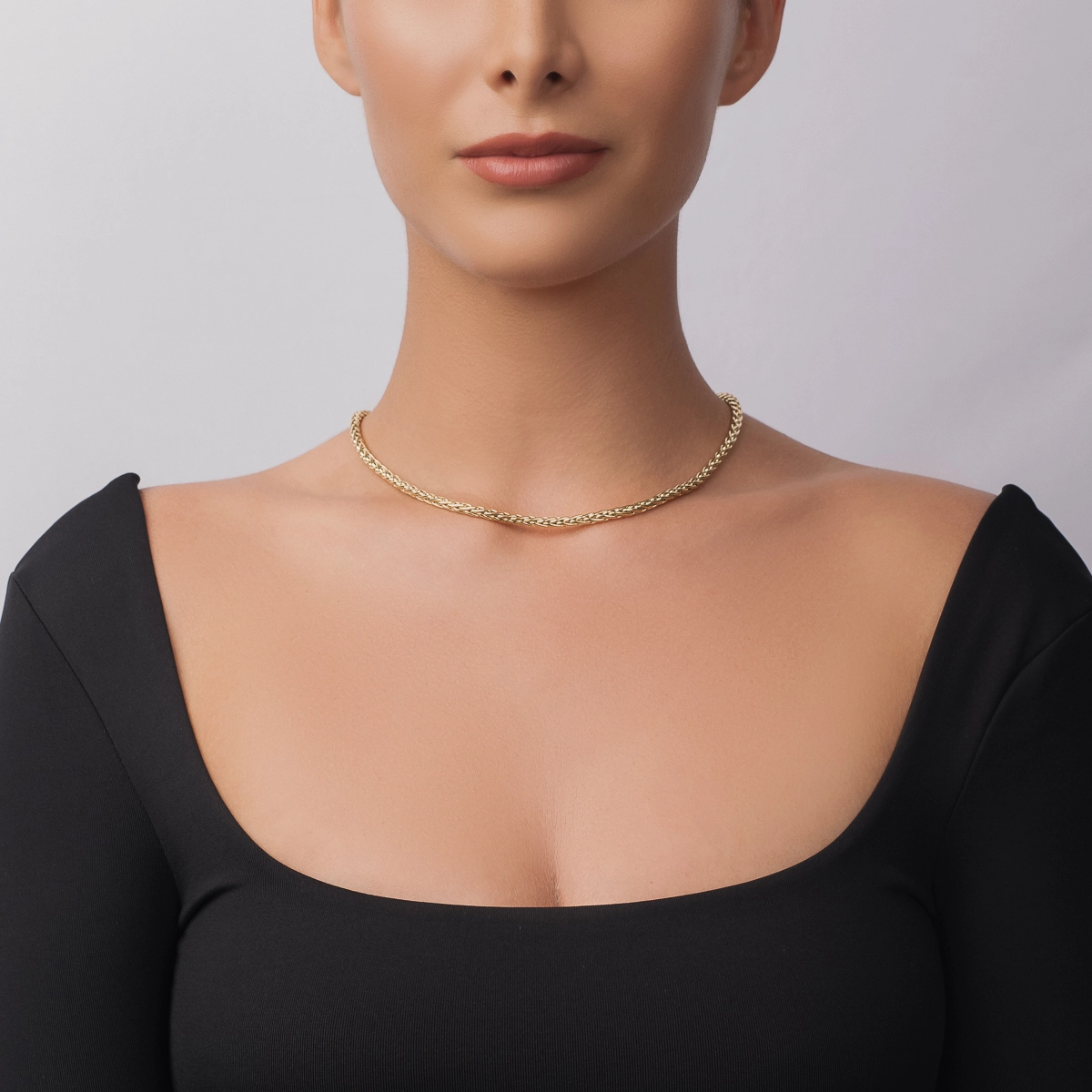 Gargantilla en oro amarillo de 18 Kilates, Espiga, 45 cm. de largo, 4 mm. de ancho