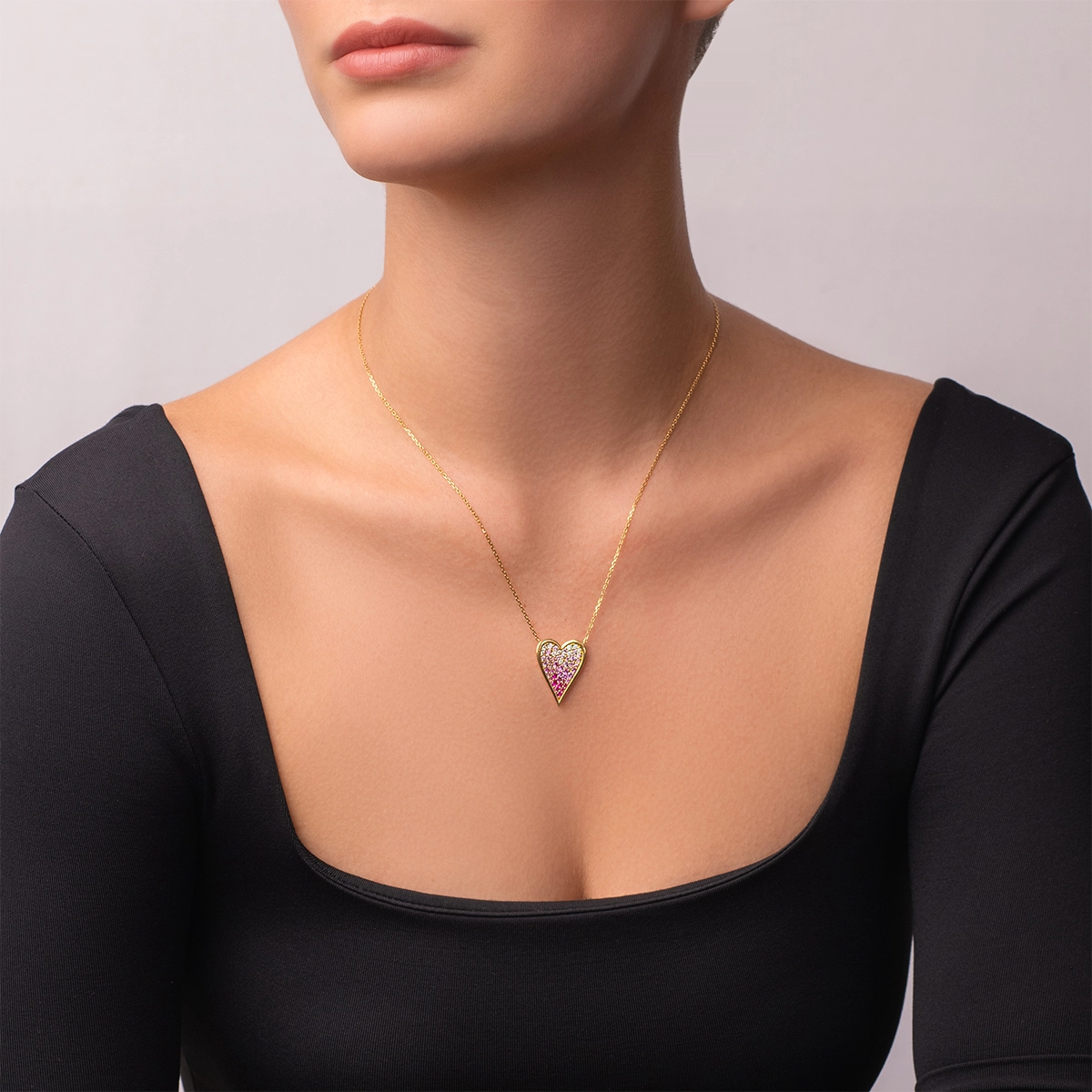 Gargantilla en oro amarillo de 18 Kilates, Corazón, con zafiros de 1.05 Ct y diamantes de 0.20 Ct, 40 cm. de largo, 1 mm. de ancho