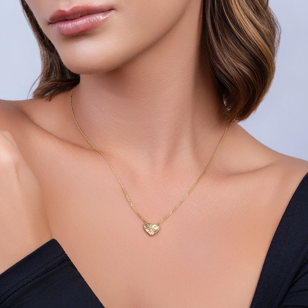 Gargantilla en oro amarillo de 18 Kilates con visos, Corazón, 40 cm. de largo, 1 mm. de ancho