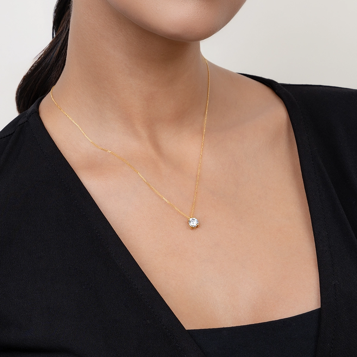 Gargantilla en oro amarillo de 18 Kilates, Uñas, con diamante laboratorio central de 1.00 Ct, 42 cm. de largo, 0.50 mm. de ancho