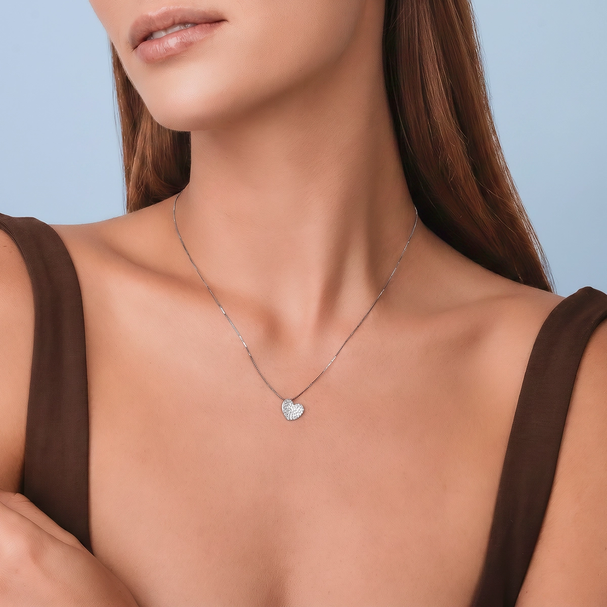 Gargantilla en oro blanco de 18 Kilates, Corazón, con diamantes de 0.26 Ct, 42 cm. de largo, 0.50 mm. de ancho