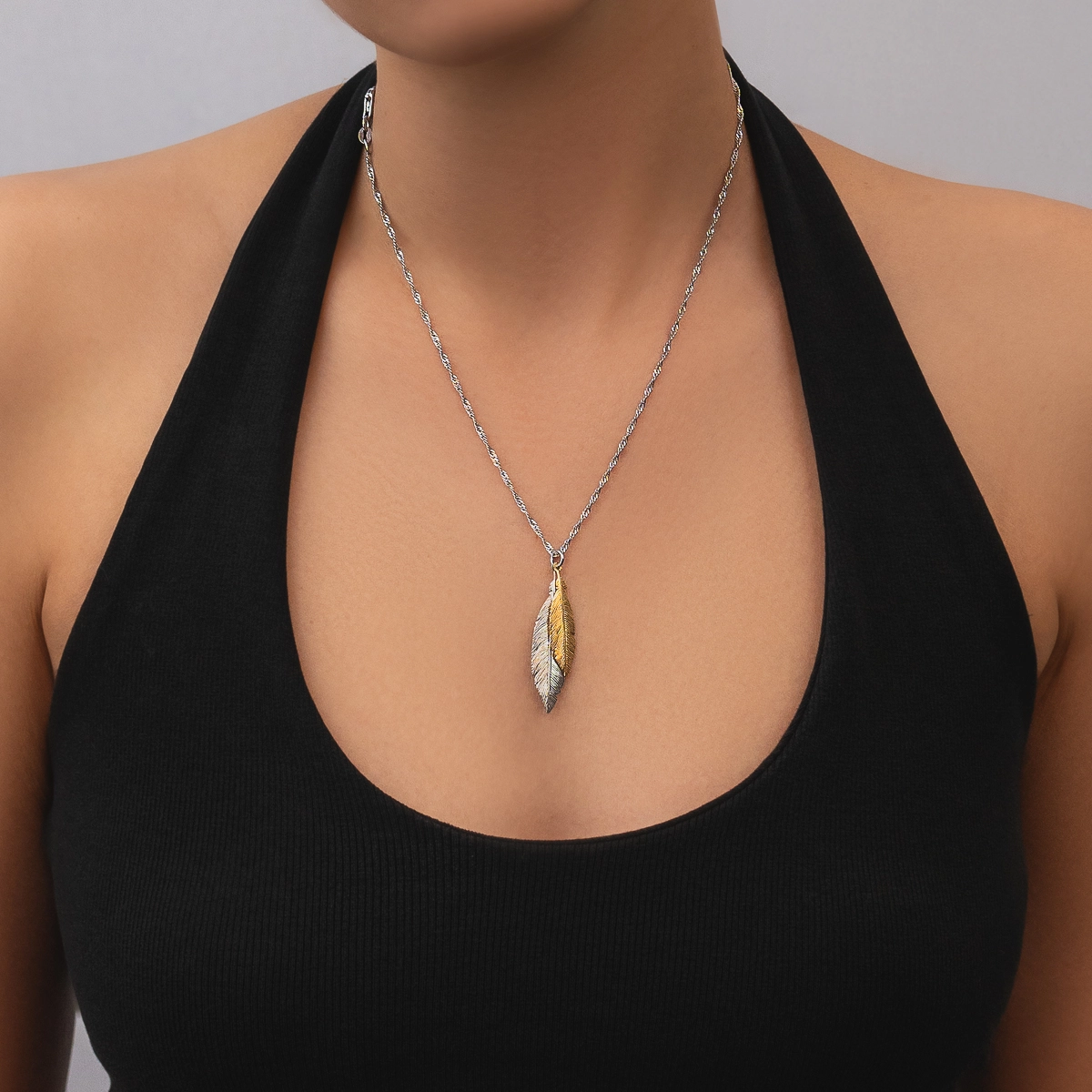 Gargantilla en plata Ley 925, Pluma, 42 cm. de largo, 1 mm. de ancho, de la coleccion Sueños