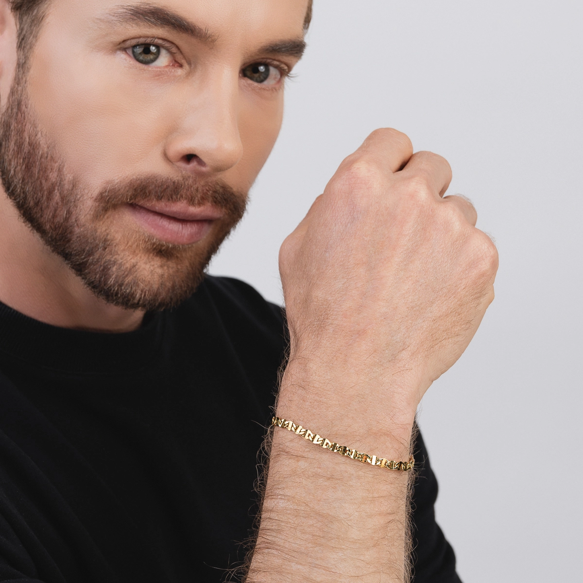 Pulsera en oro amarillo de 18 Kilates, 21 cm. de largo, 4 mm. de ancho