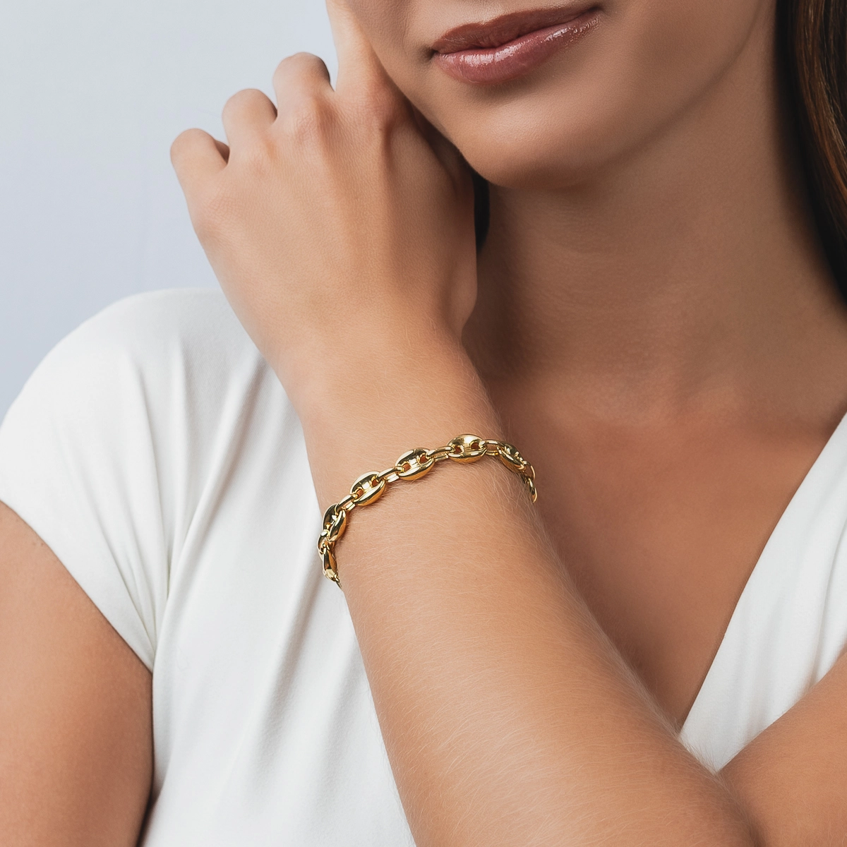 Pulsera en oro amarillo de 18 Kilates, 19 cm. de largo, 9 mm. de ancho