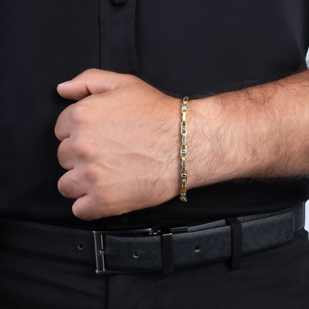 Pulsera en oro amarillo de 18 Kilates, 21 cm. de largo, 4 mm. de ancho