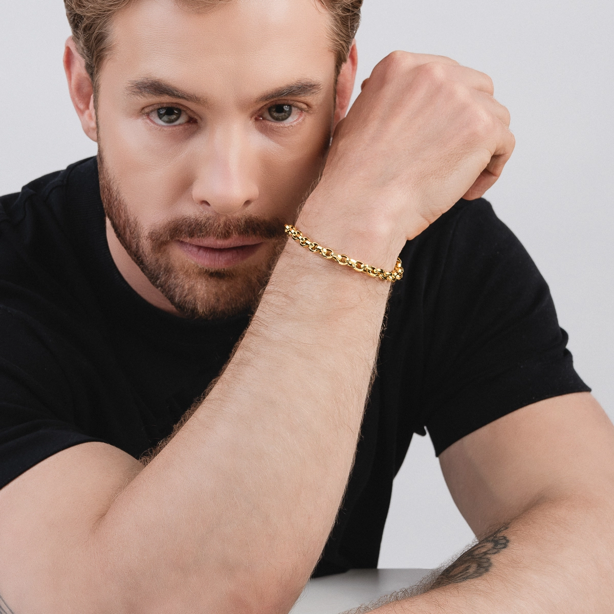 Pulsera en oro amarillo de 18 Kilates, 21 cm. de largo, 6 mm. de ancho