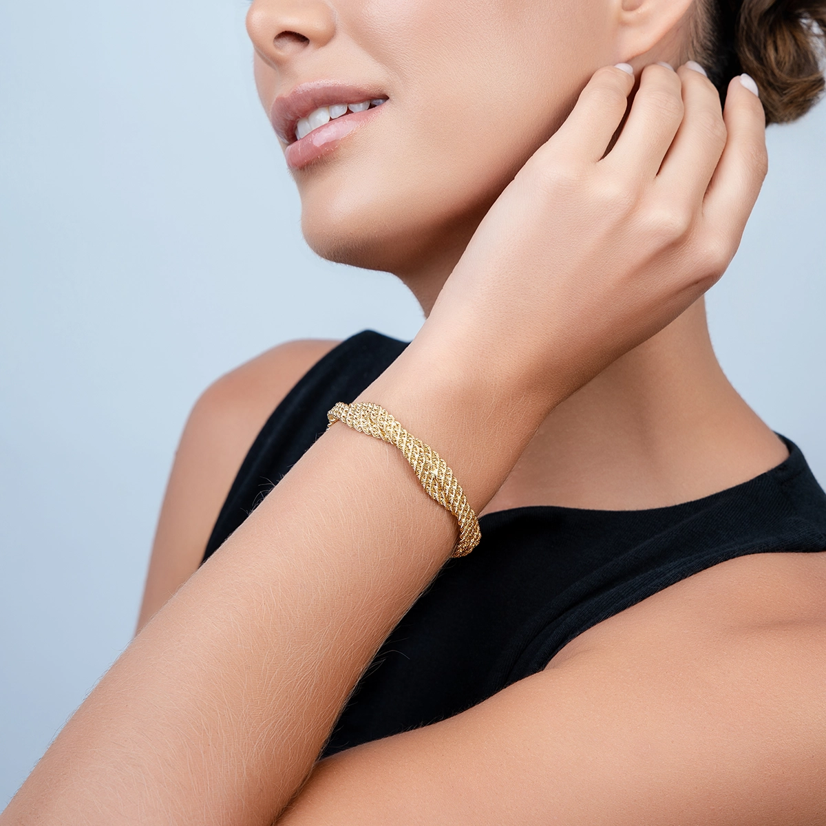 Pulsera en oro amarillo de 18 Kilates, 19 cm. de largo, 6 mm. de ancho